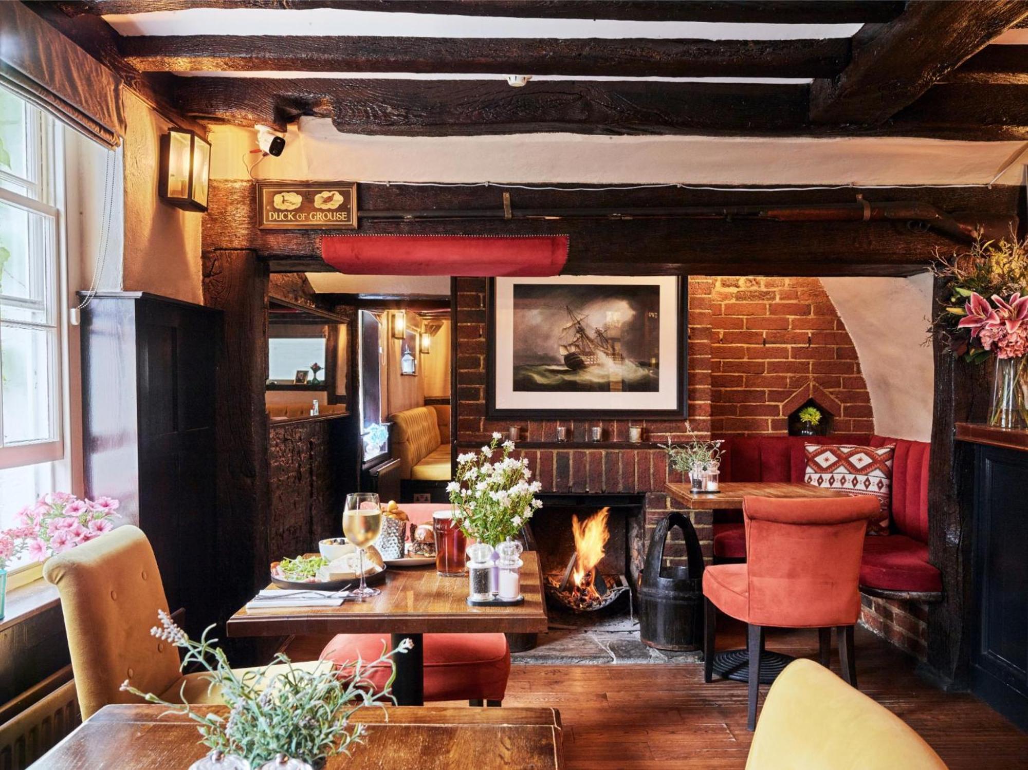 ווקינג The Talbot Inn מראה חיצוני תמונה