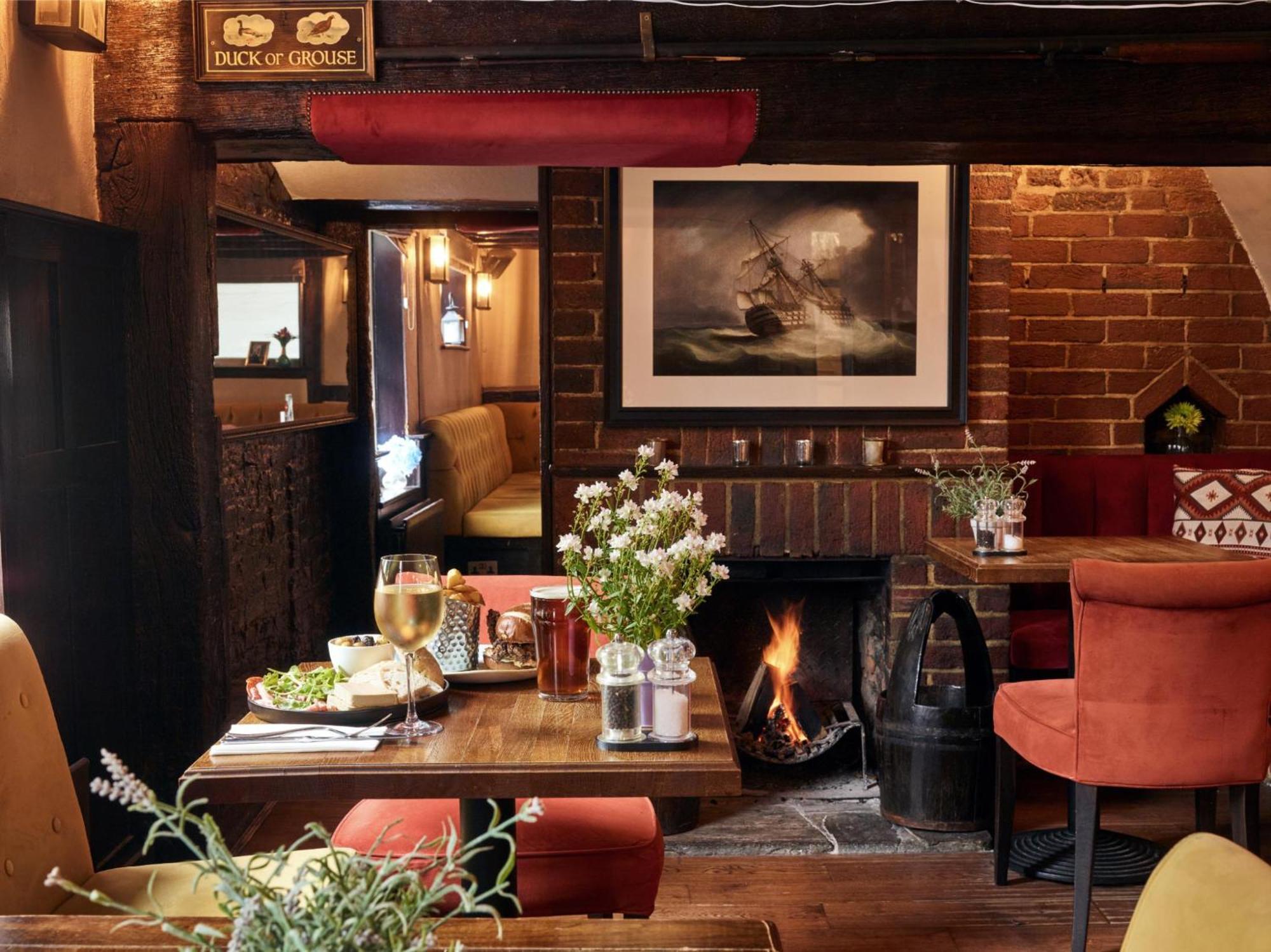 ווקינג The Talbot Inn מראה חיצוני תמונה