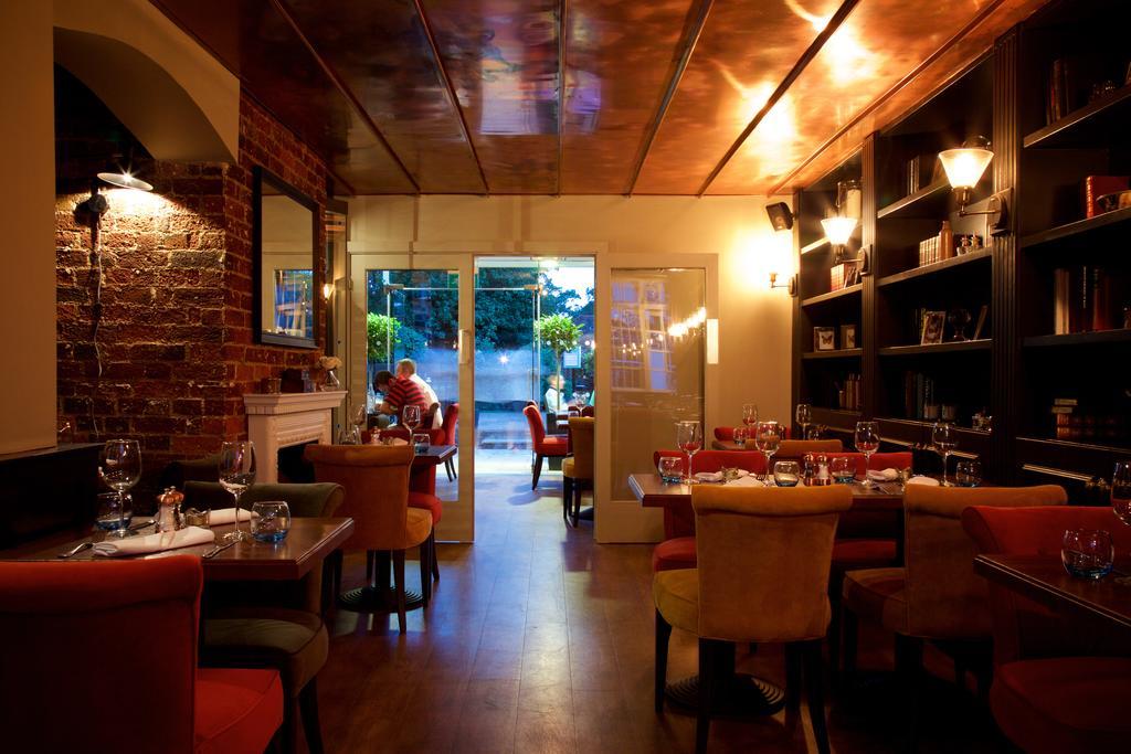 ווקינג The Talbot Inn מראה חיצוני תמונה
