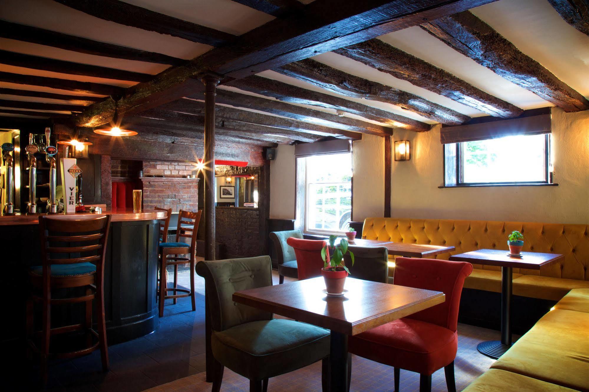 ווקינג The Talbot Inn מראה חיצוני תמונה