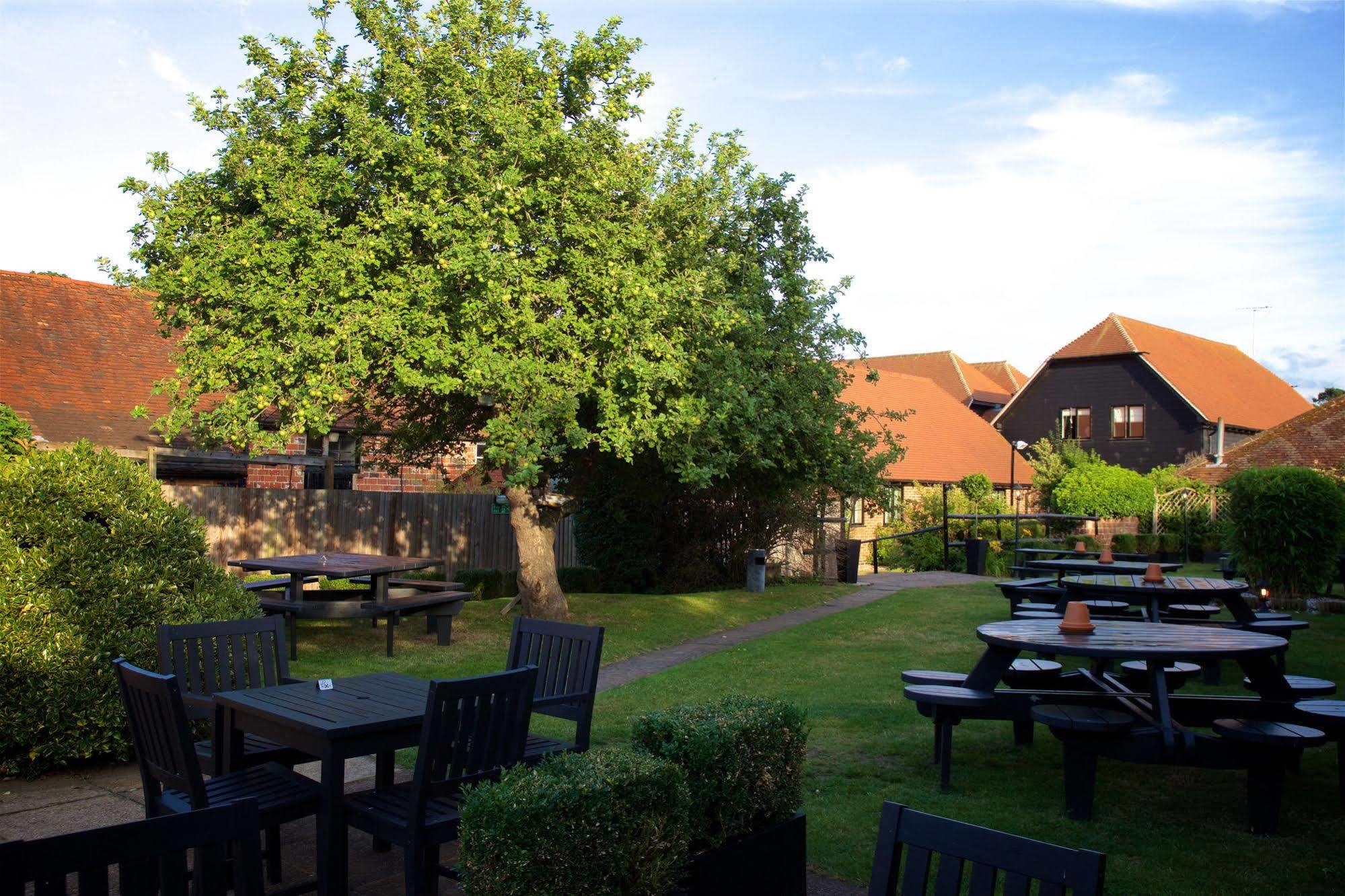 ווקינג The Talbot Inn מראה חיצוני תמונה
