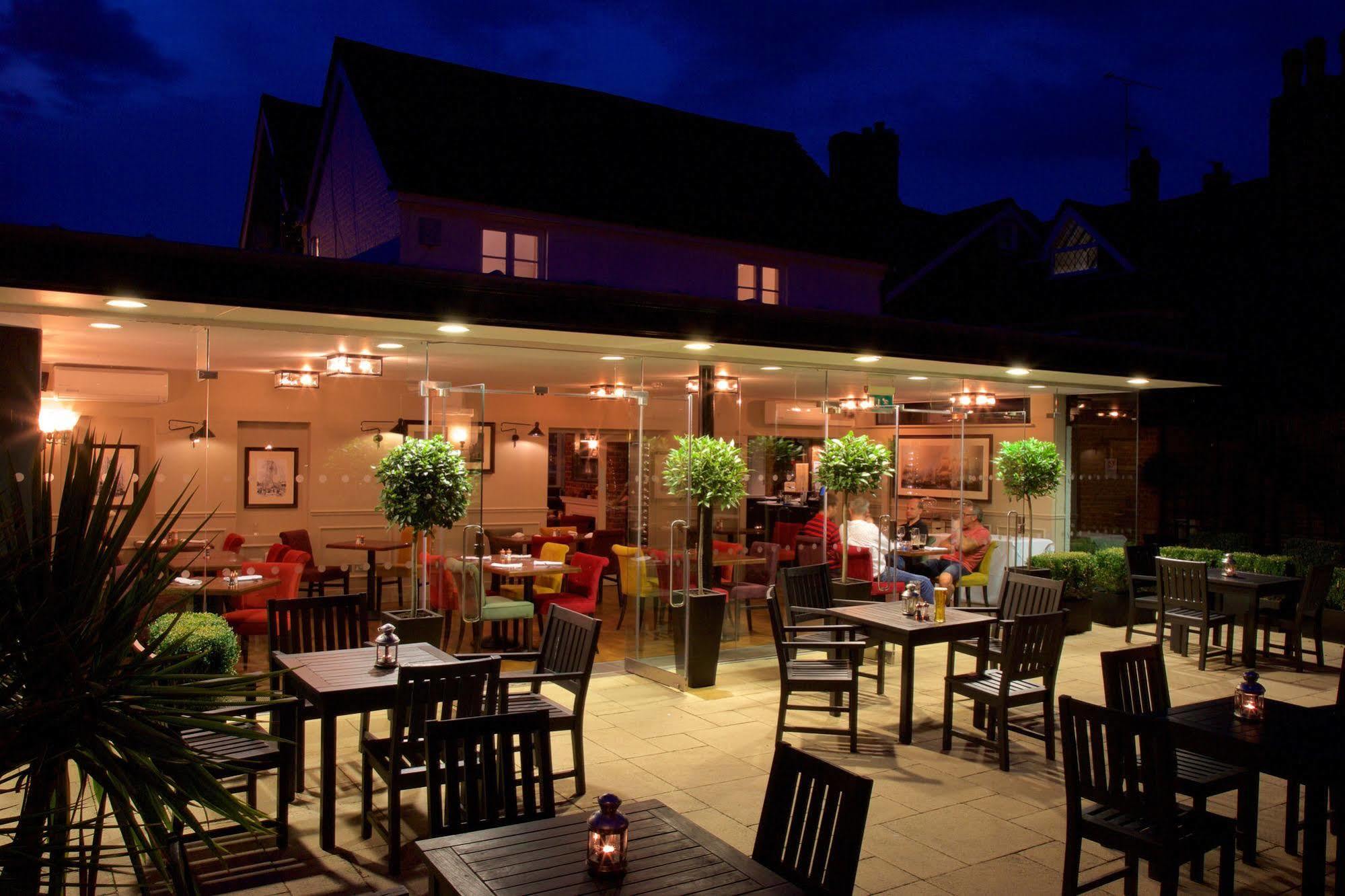 ווקינג The Talbot Inn מראה חיצוני תמונה