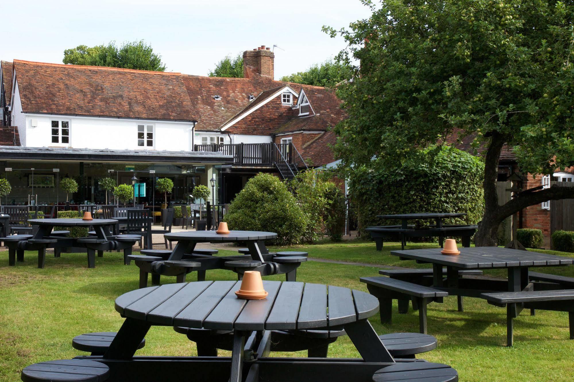 ווקינג The Talbot Inn מראה חיצוני תמונה